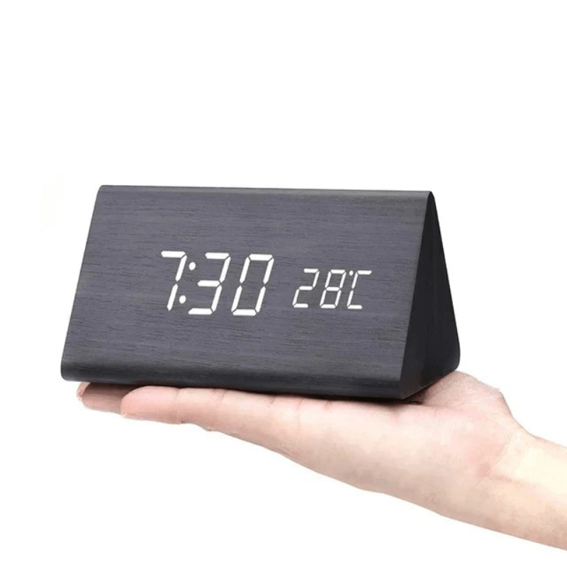 Despertador digital activado por sonido con pantalla LED y acabado en madera para dormitorio, oficina o mesita de noche, alimentación por pilas o USB, brillo ajustable | Thomler
