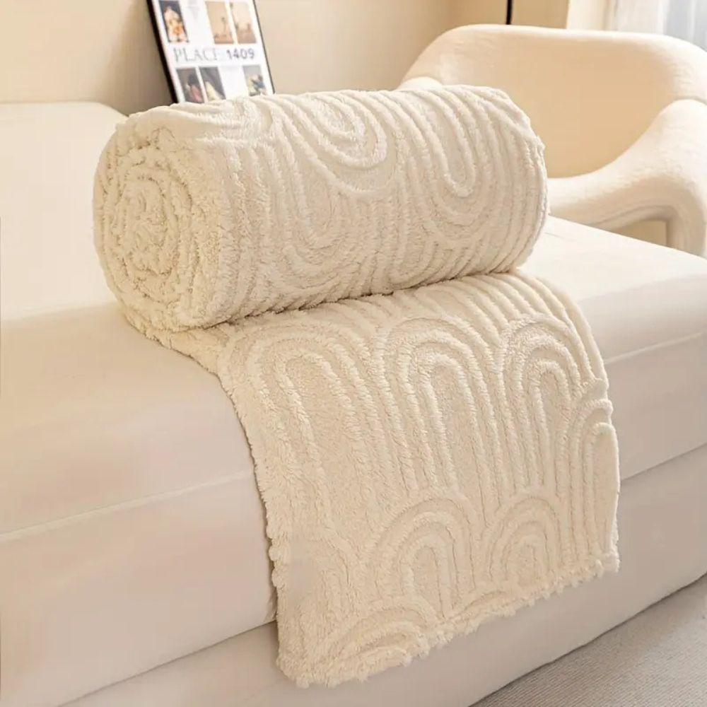 Textured Throw Blanket with Curved Relief Design – Soft Microfiber for Couch & Bed