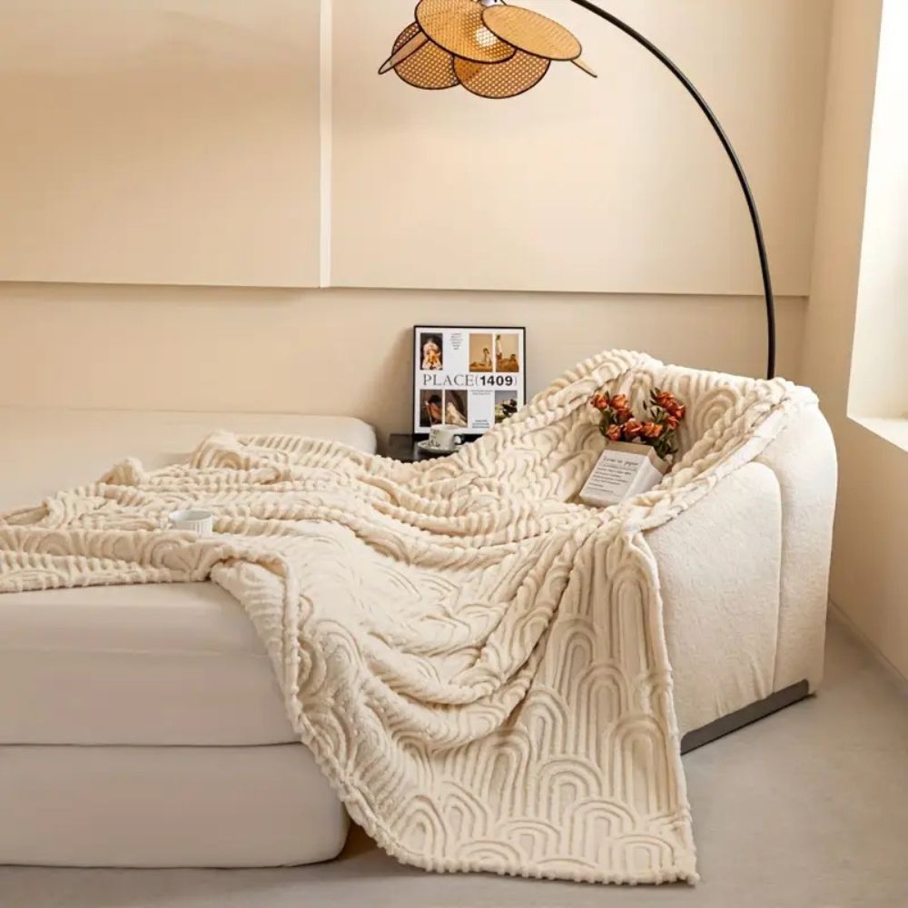 Textured Throw Blanket with Curved Relief Design – Soft Microfiber for Couch & Bed