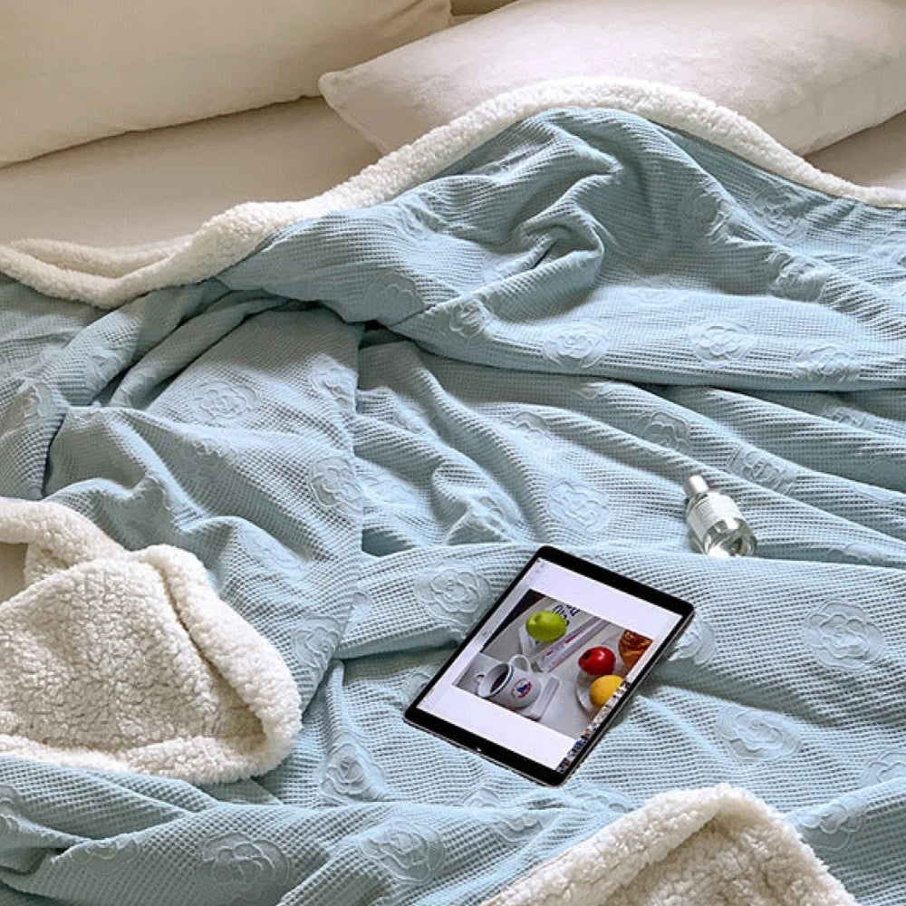 Double-Sided Sherpa Throw Blanket with Textured Floral Design – Soft Microfiber Fleece for Sofa & Bed
