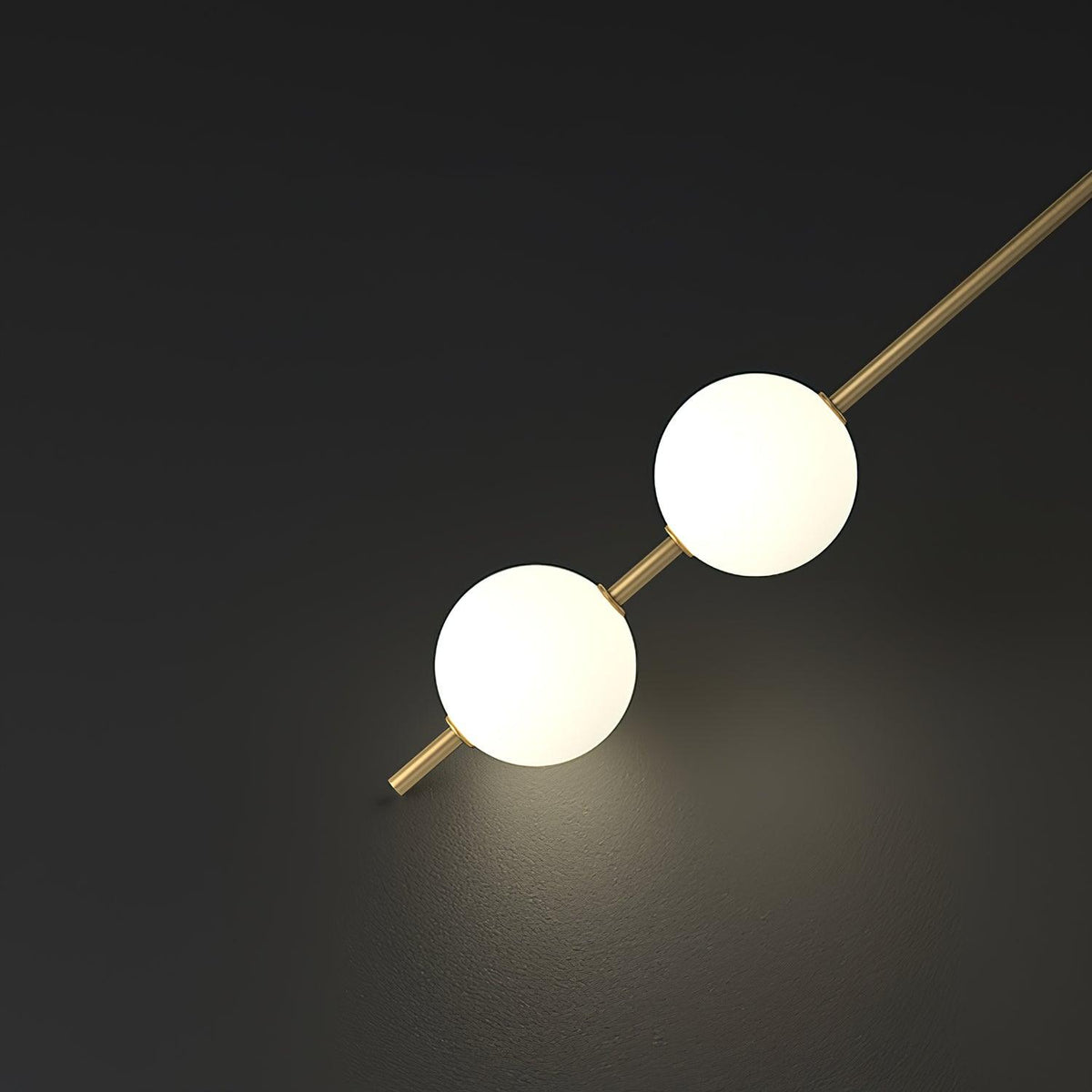 Aplique de pared LED vertical con múltiples globos, acabado en latón, altura ajustable, iluminación para pasillos, escaleras y entradas, lámpara moderna de metal y vidrio, 3-6 luces | Thomler
