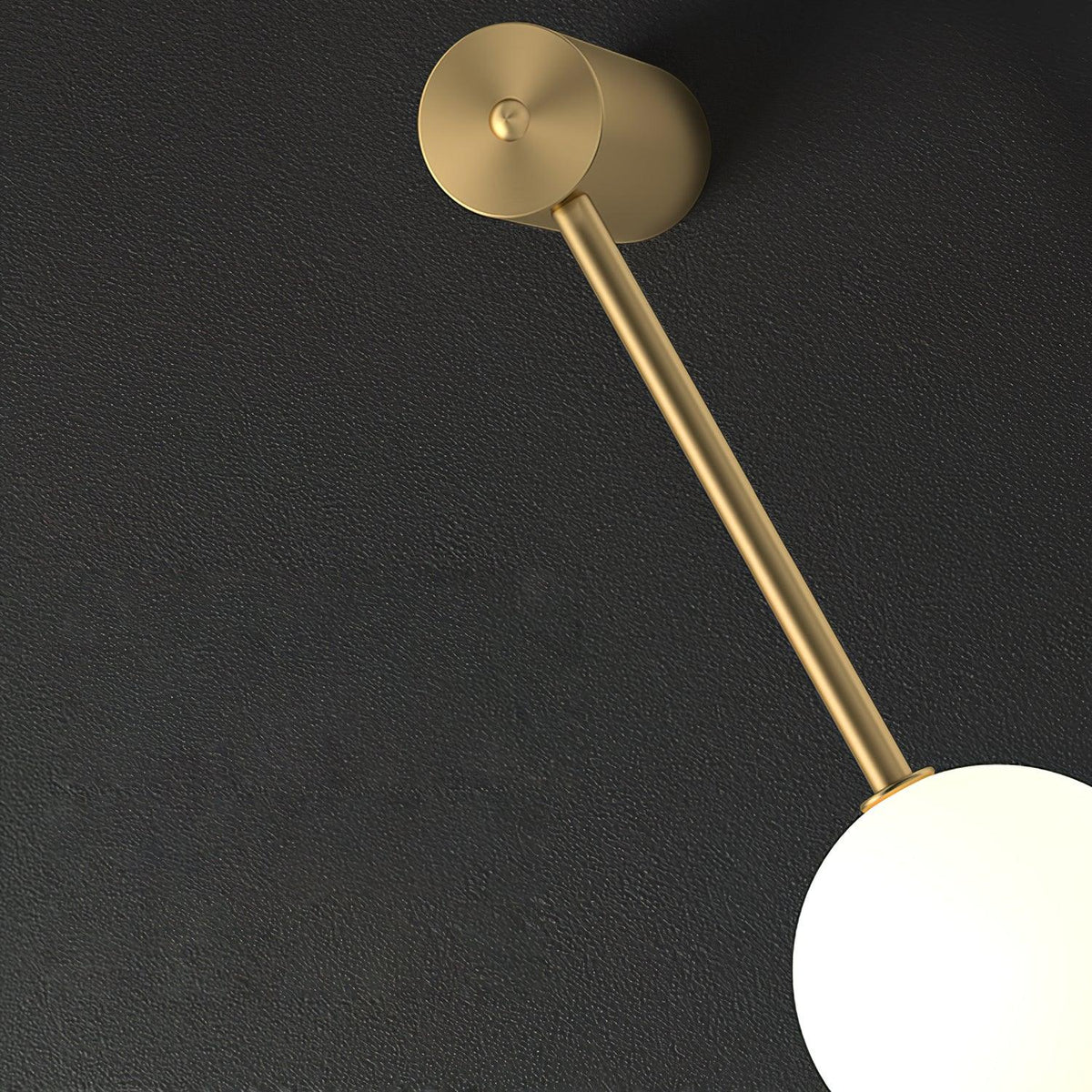 Aplique de pared LED vertical con múltiples globos, acabado en latón, altura ajustable, iluminación para pasillos, escaleras y entradas, lámpara moderna de metal y vidrio, 3-6 luces | Thomler
