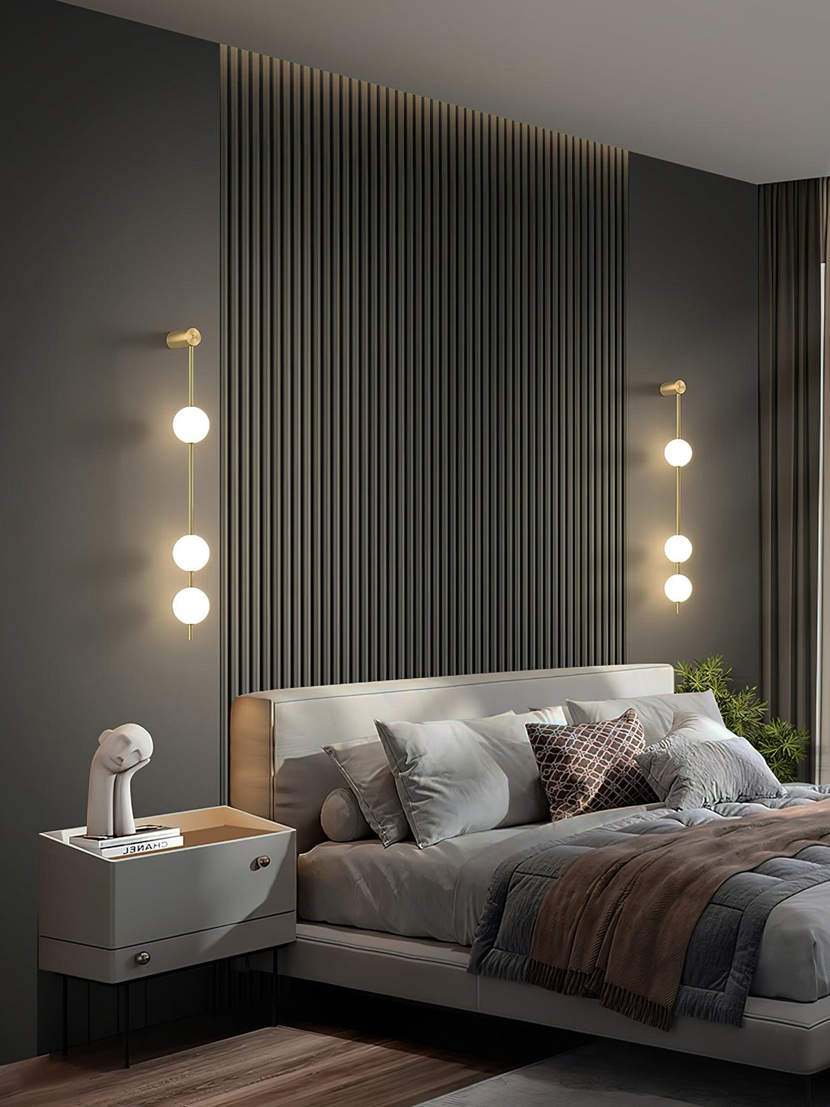 Aplique de pared LED vertical con múltiples globos, acabado en latón, altura ajustable, iluminación para pasillos, escaleras y entradas, lámpara moderna de metal y vidrio, 3-6 luces | Thomler