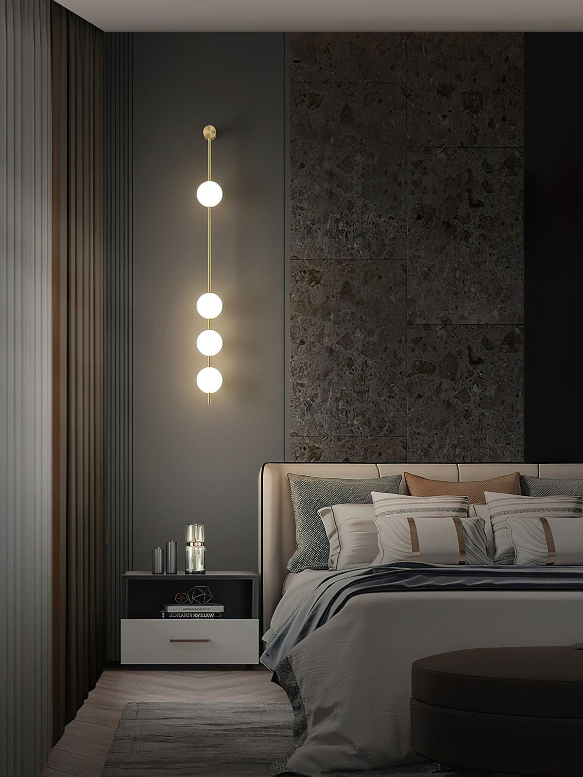 Aplique de pared LED vertical con múltiples globos, acabado en latón, altura ajustable, iluminación para pasillos, escaleras y entradas, lámpara moderna de metal y vidrio, 3-6 luces | Thomler
