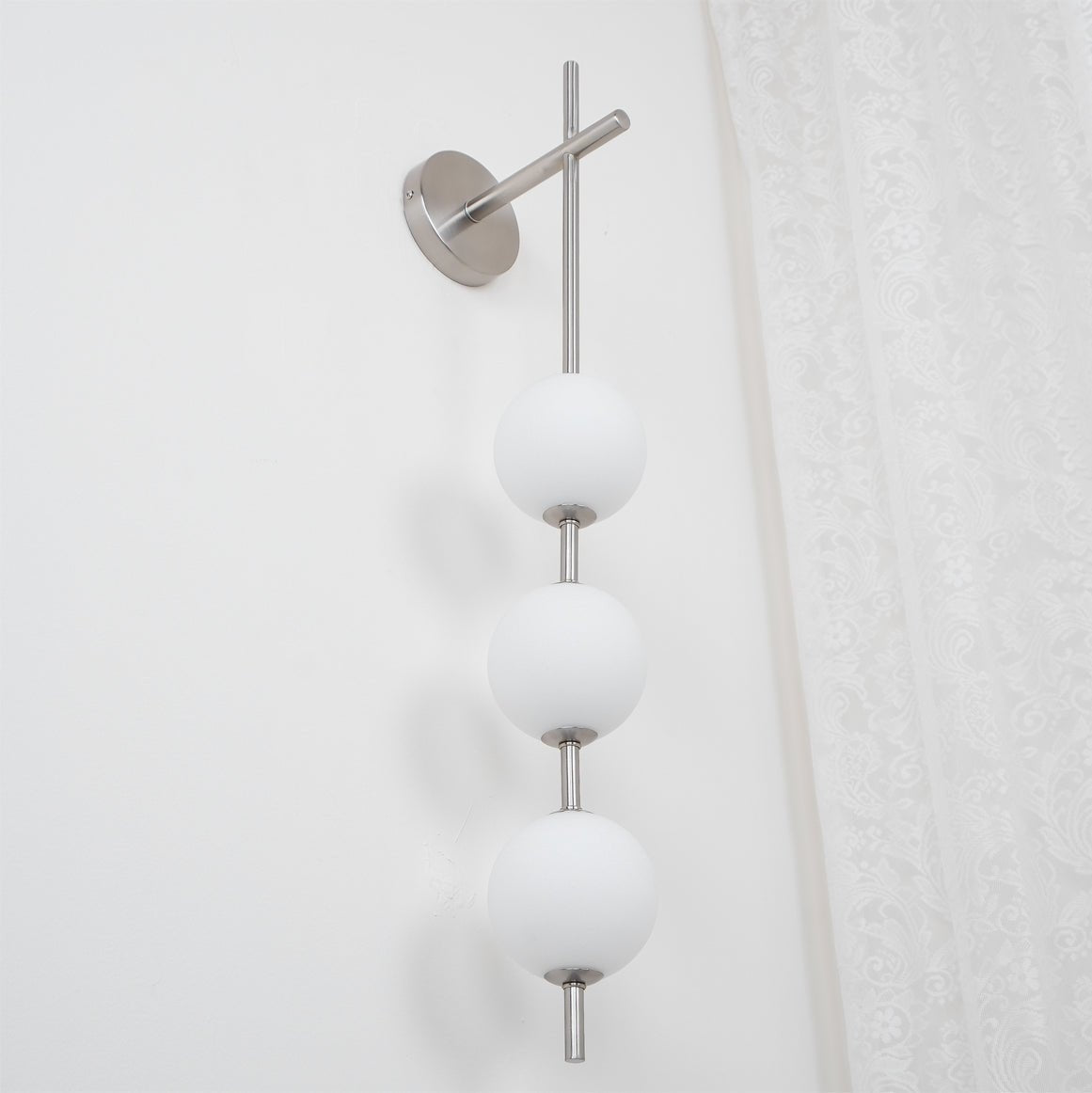 Lámpara de pared tipo globo LED, aplique de montaje fijo, 26 pulgadas, acabado en latón, iluminación con pantalla esférica para dormitorio, baño, pasillo, rincón de lectura, luz de acento para interiores
