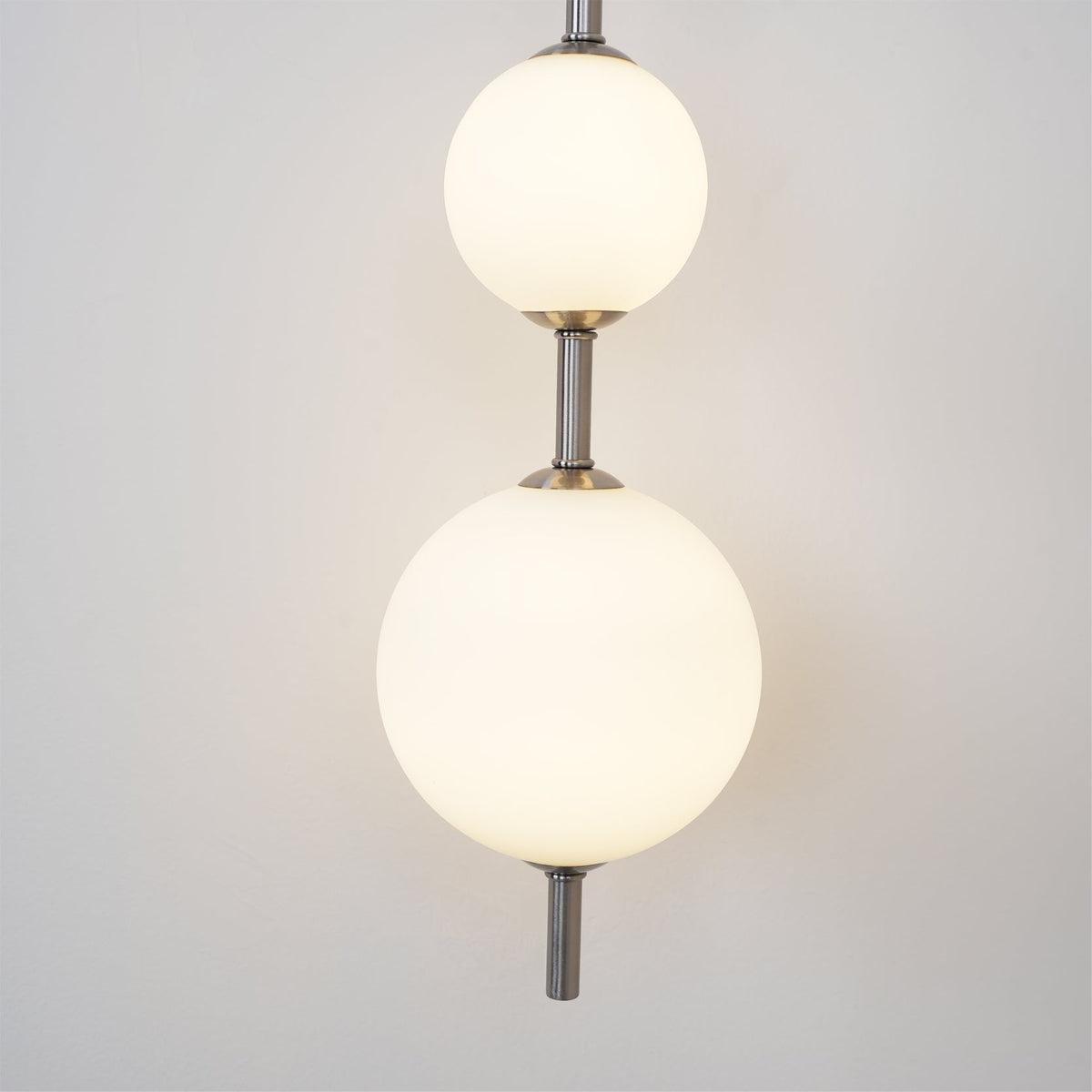 Lámpara de pared tipo globo LED, aplique de montaje fijo, 26 pulgadas, acabado en latón, iluminación con pantalla esférica para dormitorio, baño, pasillo, rincón de lectura, luz de acento para interiores