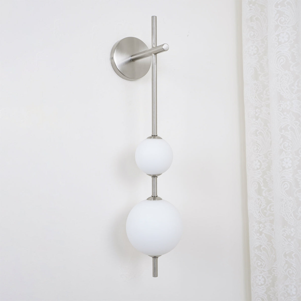 Lámpara de pared tipo globo LED, aplique de montaje fijo, 26 pulgadas, acabado en latón, iluminación con pantalla esférica para dormitorio, baño, pasillo, rincón de lectura, luz de acento para interiores