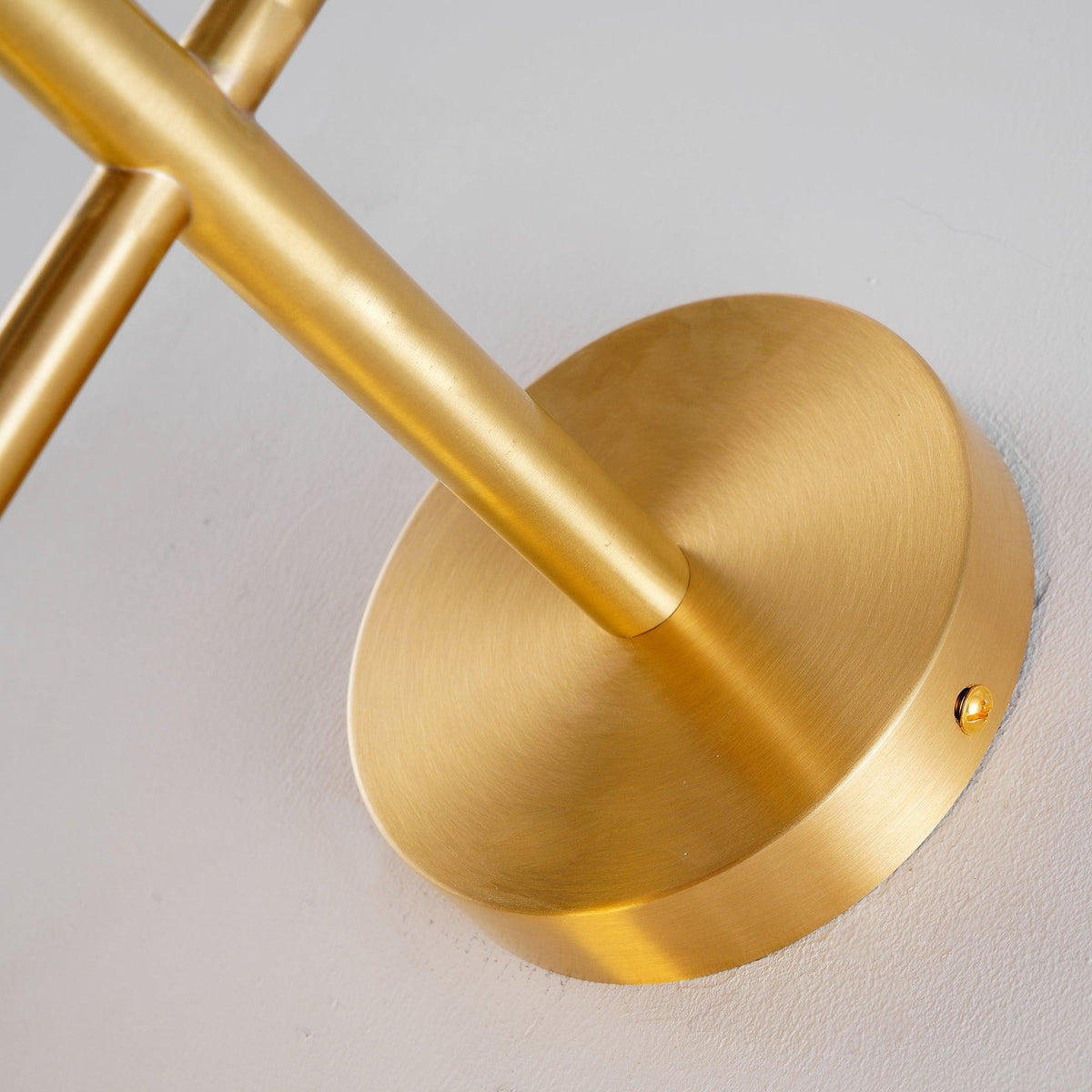 Lámpara de pared tipo globo LED, aplique de montaje fijo, 26 pulgadas, acabado en latón, iluminación con pantalla esférica para dormitorio, baño, pasillo, rincón de lectura, luz de acento para interiores
