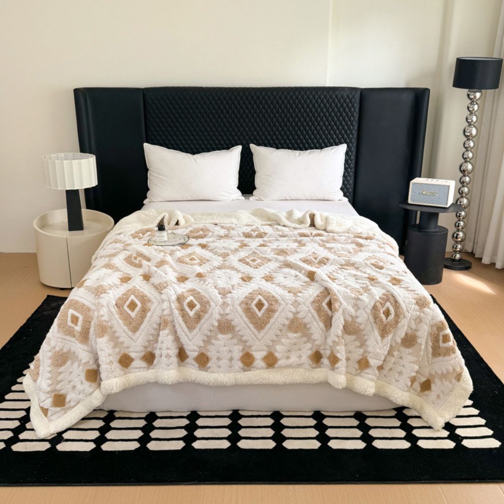 Diamond Pattern Two-Layer Microfiber Throw Blanket – Retro Style, Soft & Machine Washable for Bed, Couch & Chair