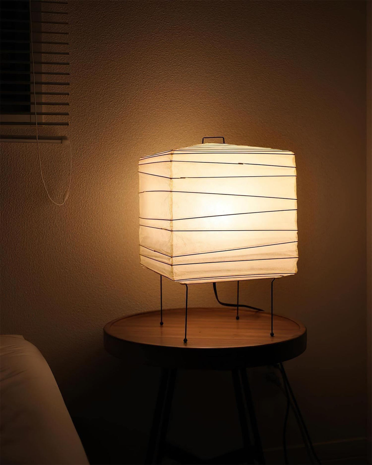 Geometrische Papierwürfel-Lampe mit Drahtgestell für Schlafzimmer, Schreibtisch, Nachttisch, Wohnzimmer, Büro, handgefertigte Ambientebeleuchtung, minimalistischer Akzent 9×15 | Thomler