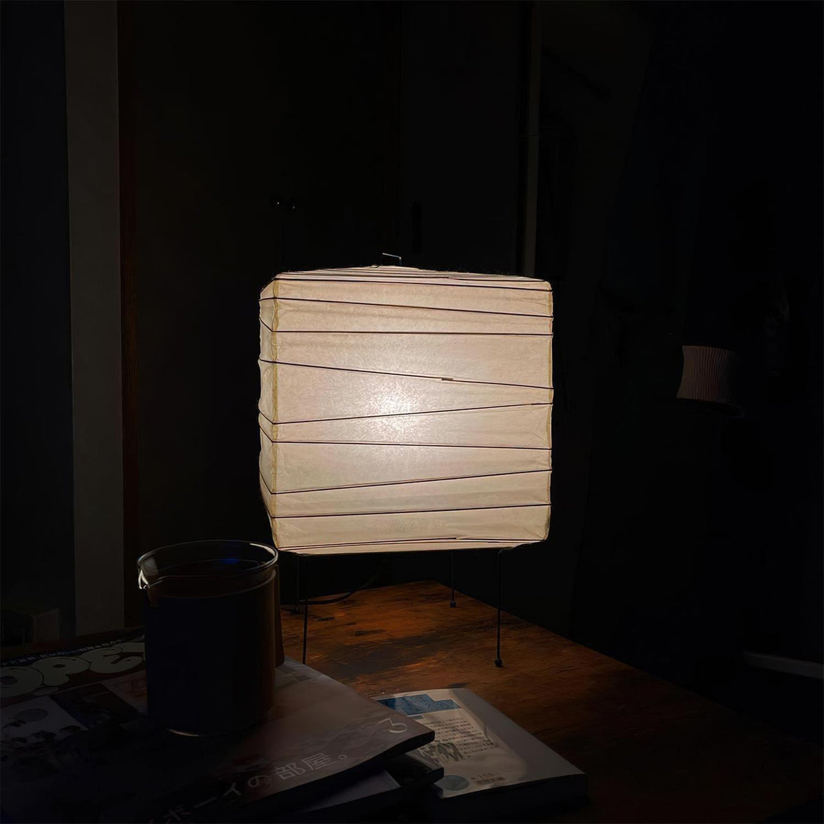 Geometrische Papierwürfel-Lampe mit Drahtgestell für Schlafzimmer, Schreibtisch, Nachttisch, Wohnzimmer, Büro, handgefertigte Ambientebeleuchtung, minimalistischer Akzent 9×15 | Thomler