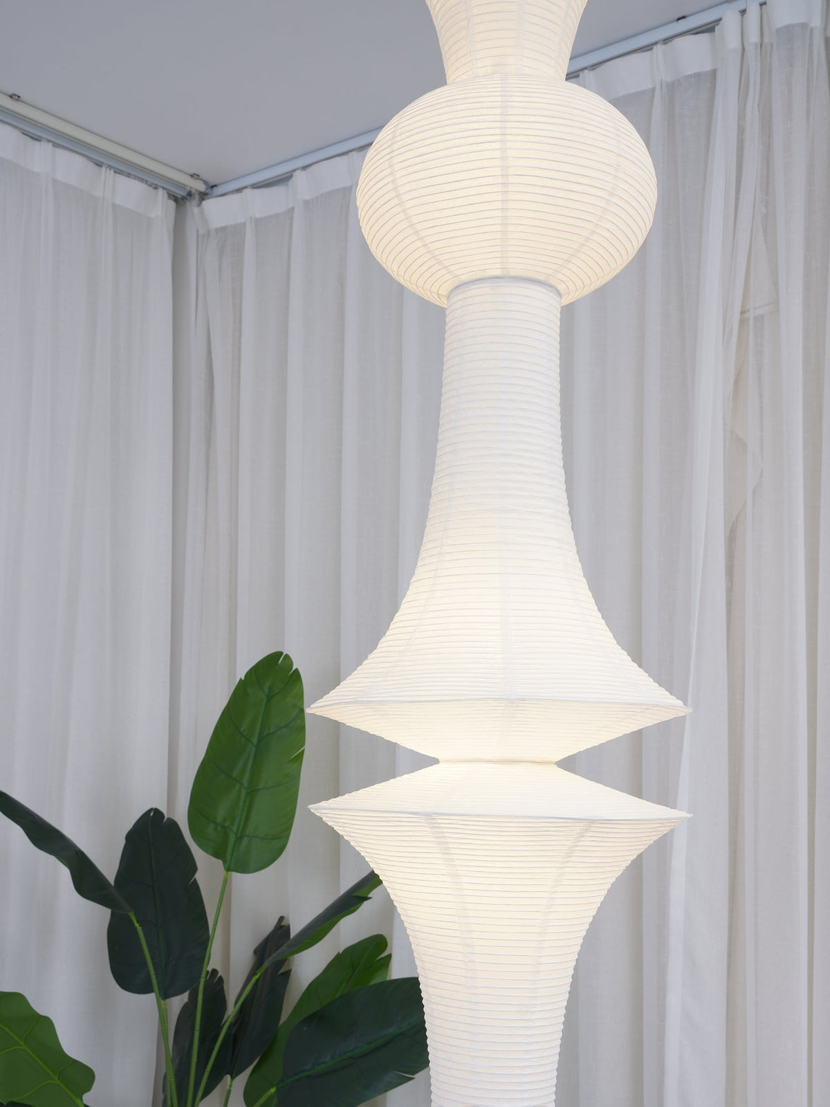 Lámpara de techo artesanal de papel con pantalla cilíndrica blanca, luminaria colgante con casquillo E26/E27 para dormitorio, sala de estar y comedor, luz ambiental moderna | Thomler