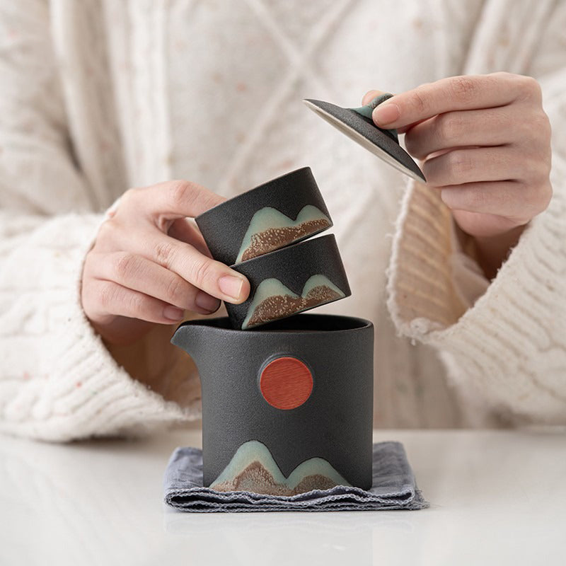 Keramik-Tee-Set für losen Tee mit integriertem Filter, Teekanne mit Holzgriff & Tassen, tragbares Teeservice für Camping, Büro & den Außenbereich | Thomler
