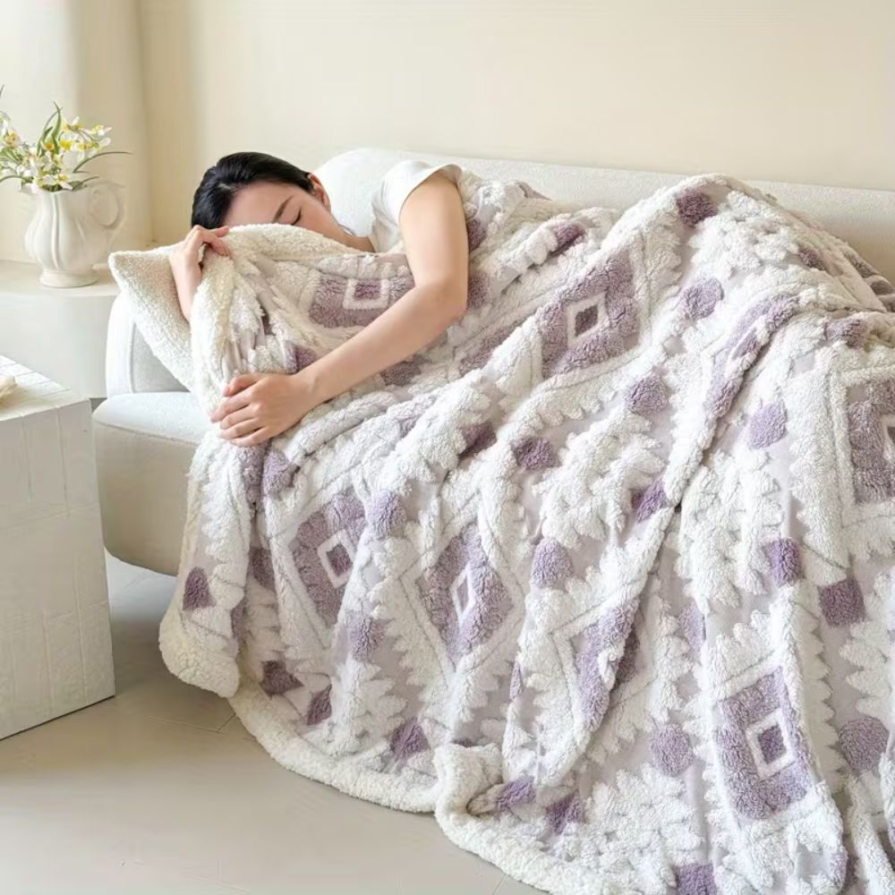 Diamond Pattern Two-Layer Microfiber Throw Blanket – Retro Style, Soft & Machine Washable for Bed, Couch & Chair