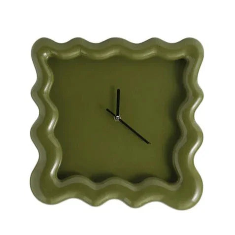 Reloj de pared escultural de 12 pulgadas, marco curvo blanco, reloj moderno para dormitorio, oficina, cocina, pasillo, detalle decorativo para el hogar | Thomler