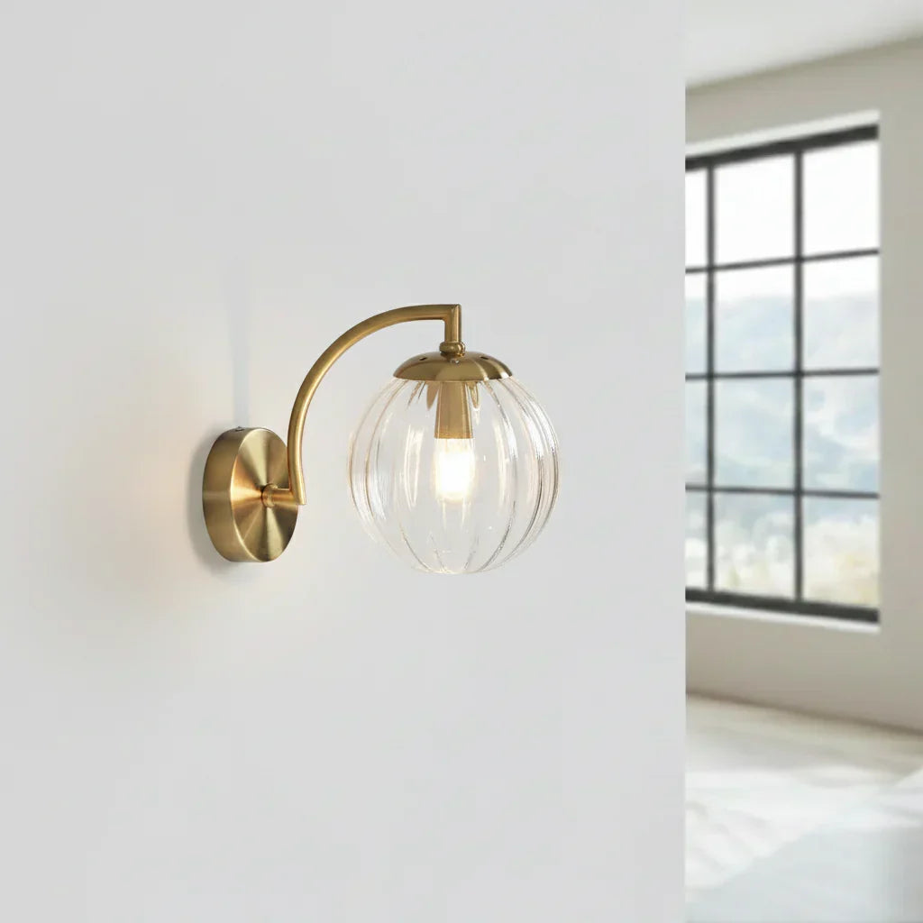 Kugel-Wandleuchte 9-Zoll Goldarm geriffeltes Rauchglas Sphäre Leuchte Schlafzimmer Nachttisch Leselampe Flur Eingang Art Déco Retro Modern | Thomler