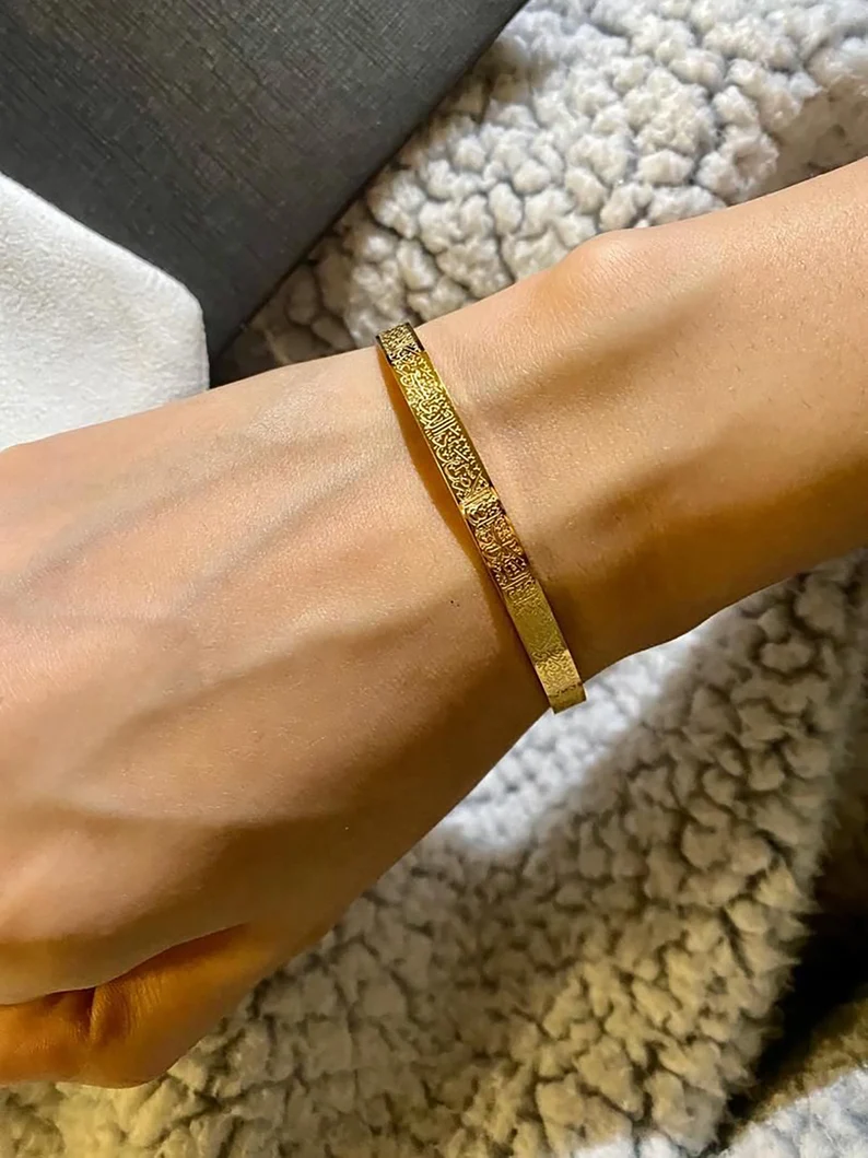Ayatul Kursi Graviertes Manschettenarmband Edelstahl verstellbarer Armreif Islamischer Vers Schrift Schmuck für Damen Herren Glaube Spirituelles Geschenk