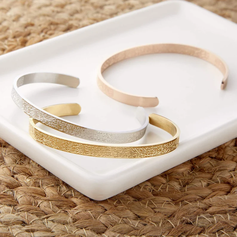 Ayatul Kursi Graviertes Manschettenarmband Edelstahl verstellbarer Armreif Islamischer Vers Schrift Schmuck für Damen Herren Glaube Spirituelles Geschenk
