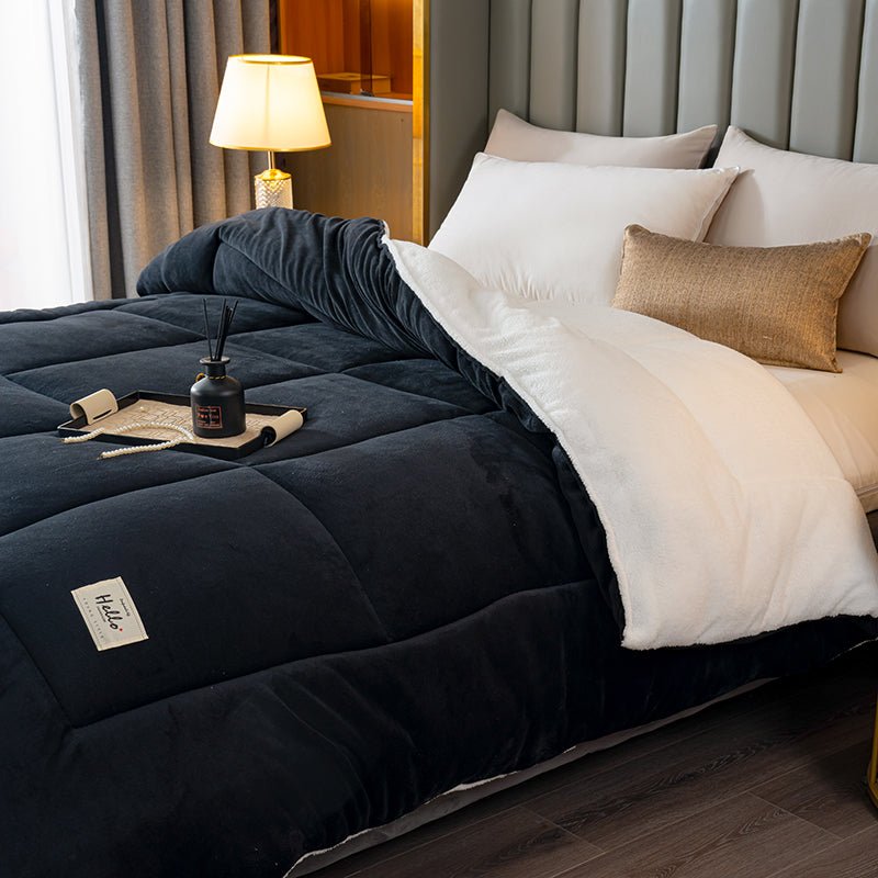 Plush Two-Sided Comforter for Bedroom - Checkered Microfiber & Fleece Blanket - Year-Round Lightweight Throw for Queen or Full Bed - Machine | Thomler