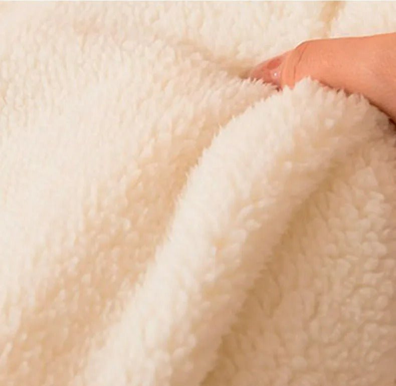 Plush Two-Sided Comforter for Bedroom - Checkered Microfiber & Fleece Blanket - Year-Round Lightweight Throw for Queen or Full Bed - Machine | Thomler