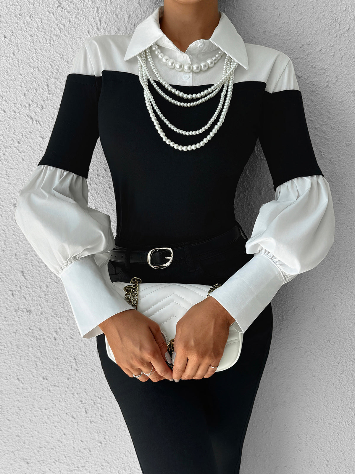 Langarm-Poloshirt mit Kontrasteinfassung und regulärer Passform