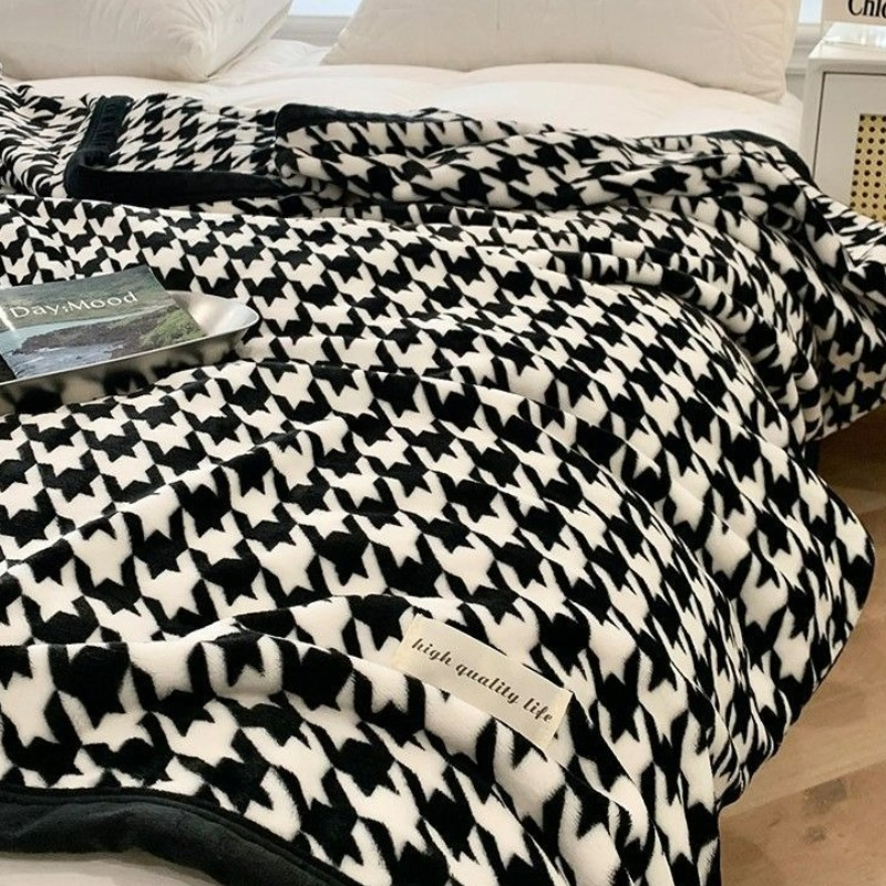 Checkered Coral Fleece Throw Blanket – Soft Warm Plaid Accent for Couch & Bed