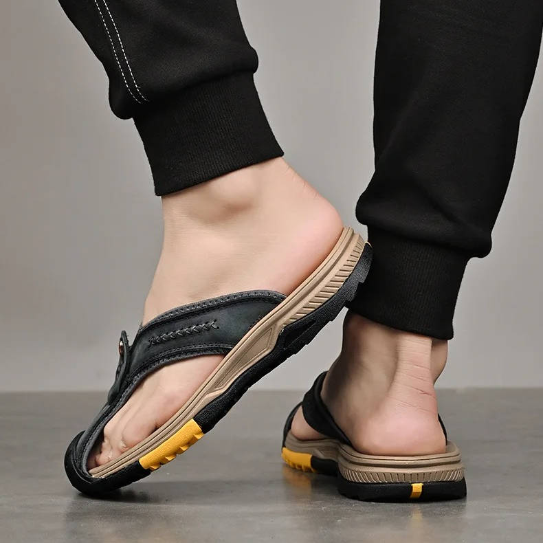 Dichte slippers voor heren met antislip rubberen zool en sneldrogend materiaal