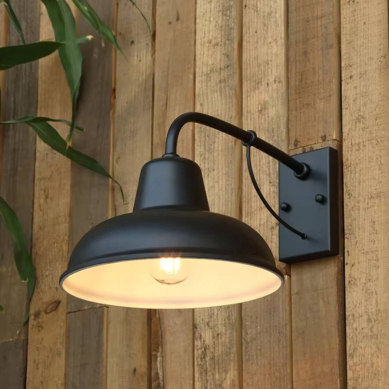 Wandlamp in boerderijstijl met E26/E27-fitting en matzwarte afwerking