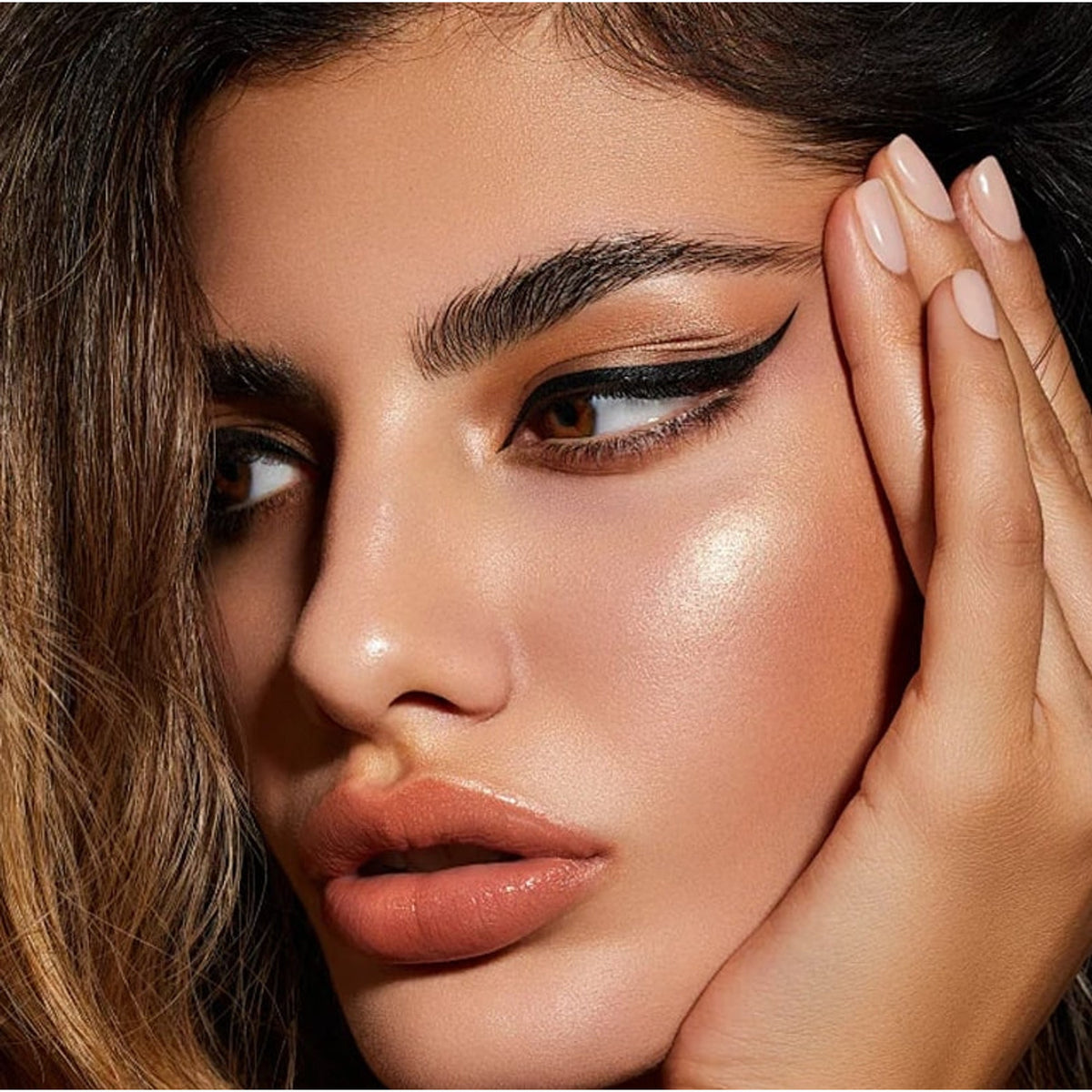 Delineador de ojos de doble punta para un cat-eye sin esfuerzo y un delineado perfecto en segundos
