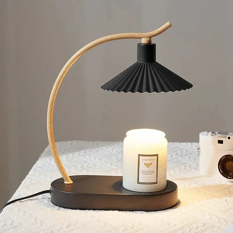 Calentador de cera para mesa con luz LED - Acento de madera y pantalla de tela plisada para difusión de aromas e iluminación suave | Thomler