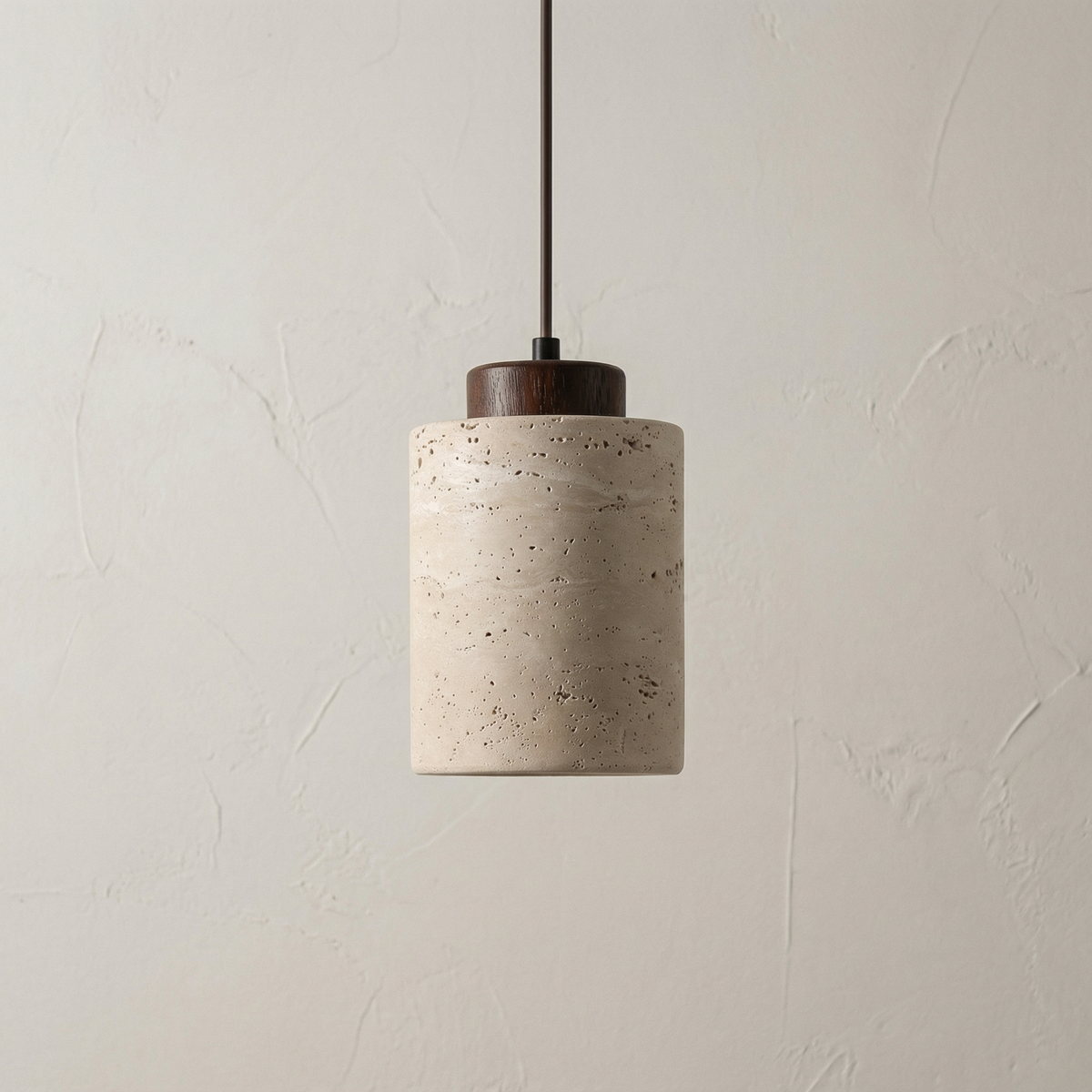 Hanglamp met textuur in steenlook en natuurlijke nerfafwerking voor keukeneiland en eetkamer, modern minimalistisch plafondarmatuur | Thomler