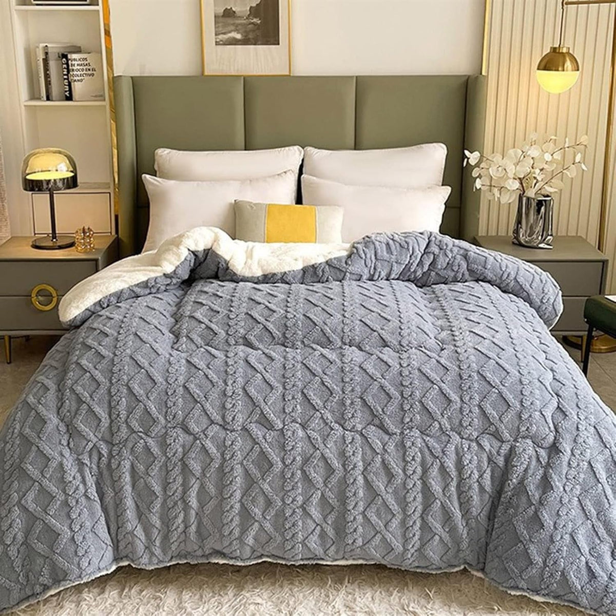 Reversible Quilted Sherpa Throw – Dual-Sided Fleece Blanket with Geometric Design for Couch, Bed & Living Room