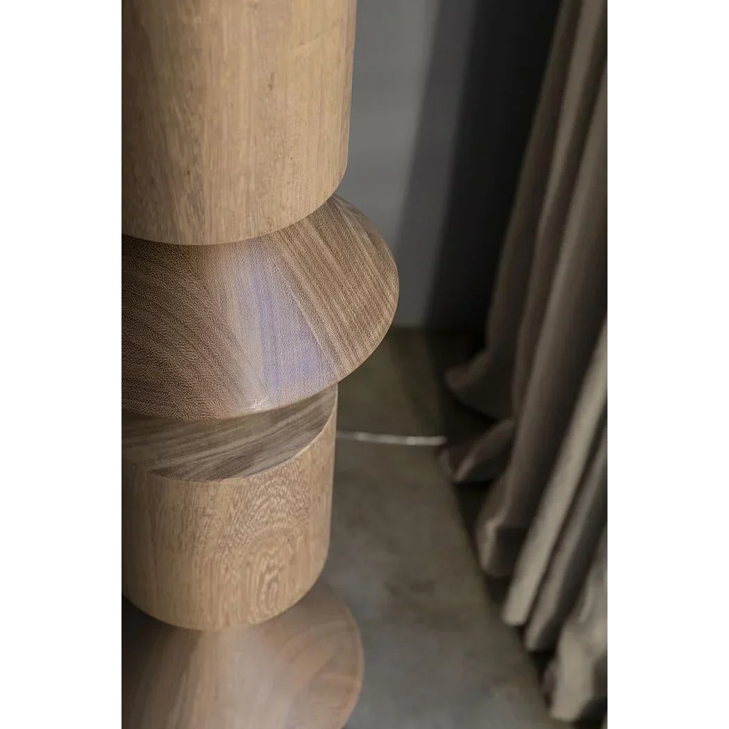 Lámpara de pie geométrica de hierro alta de 60 pulgadas en color nogal, negro y blanco para sala de estar, dormitorio, luz ambiental, decoración minimalista moderna | Thomler