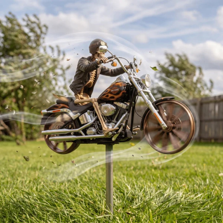 Skelet-motorfiets windspinner met grondpen voor in de tuin