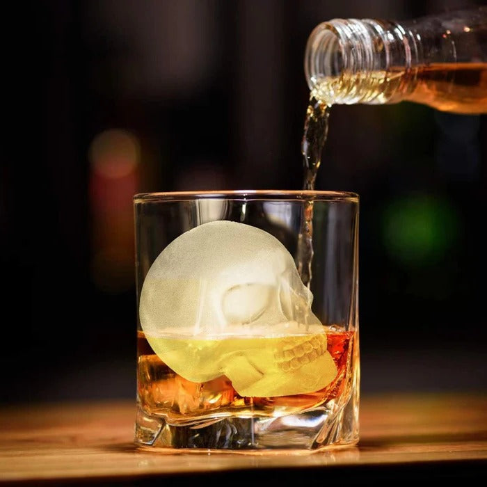 Eiswürfelform in Totenkopfform