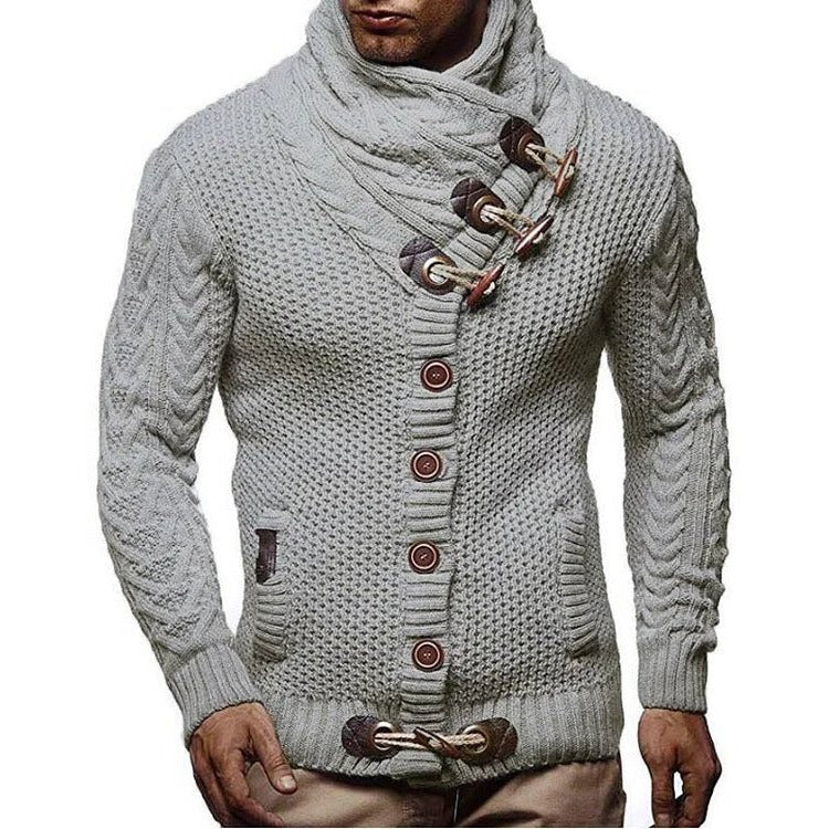 Gestrickter Pullover mit Knebelverschluss