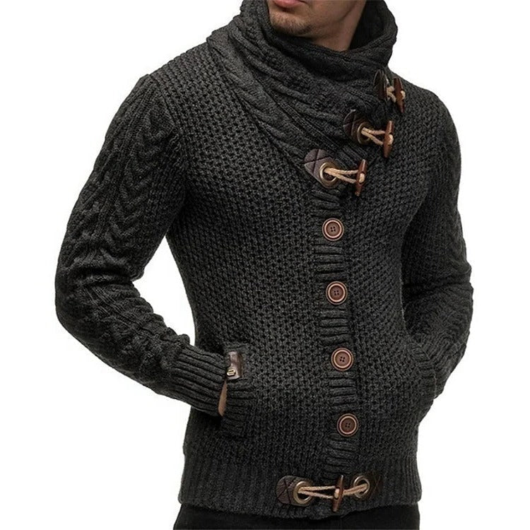 Gestrickter Pullover mit Knebelverschluss