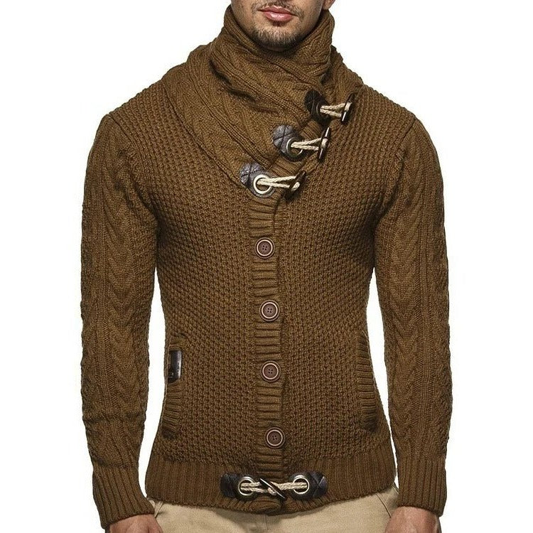 Gestrickter Pullover mit Knebelverschluss