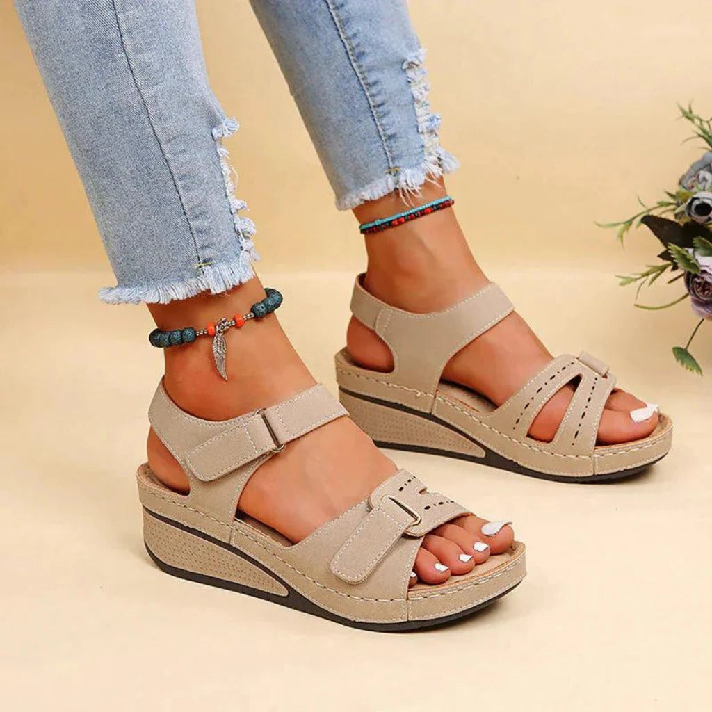 Damen-Sandalen mit offener Zehenpartie, geformtem Fußbett und flexibler Sohle
