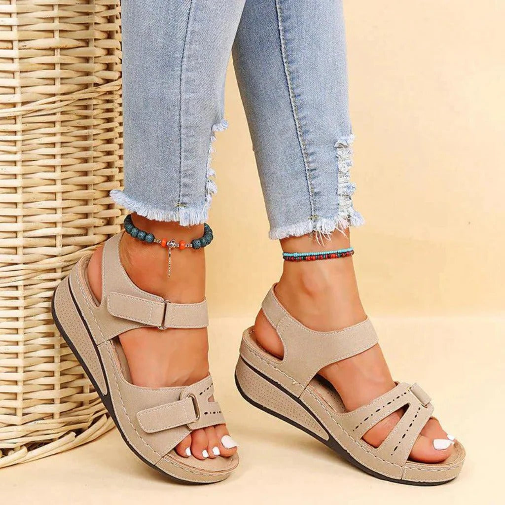 Damen-Sandalen mit offener Zehenpartie, geformtem Fußbett und flexibler Sohle
