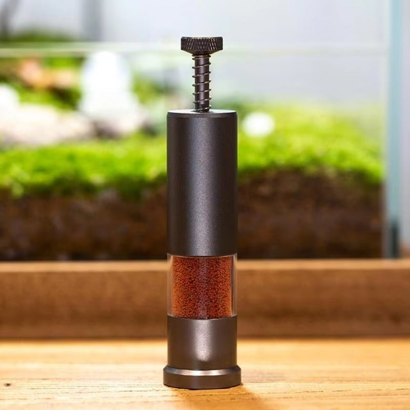 Mini visvoerautomaat voor aquarium