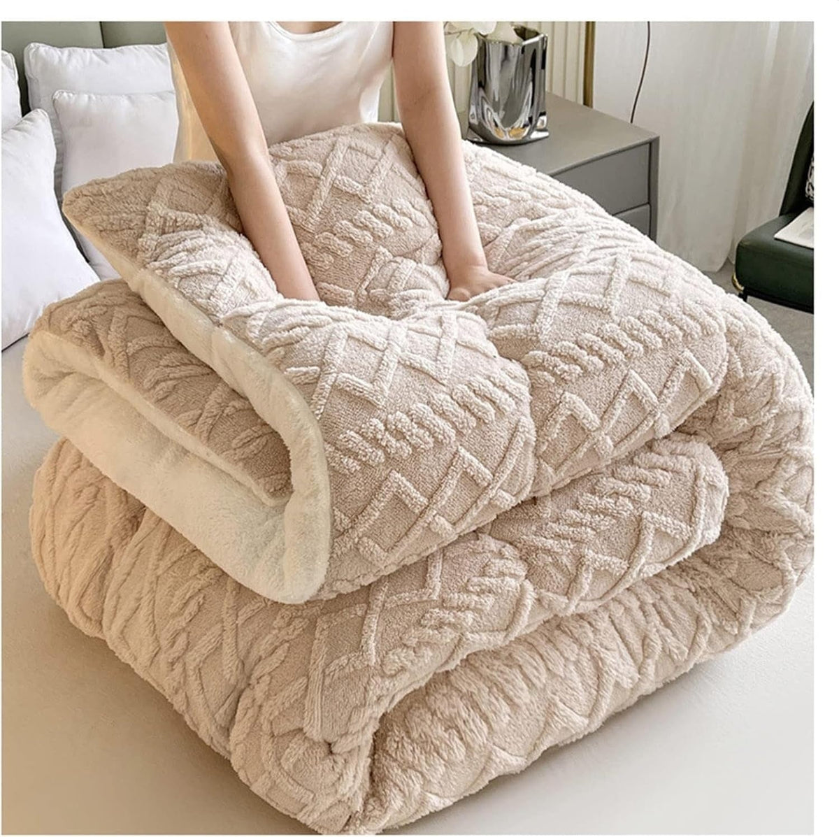 Reversible Quilted Sherpa Throw – Dual-Sided Fleece Blanket with Geometric Design for Couch, Bed & Living Room