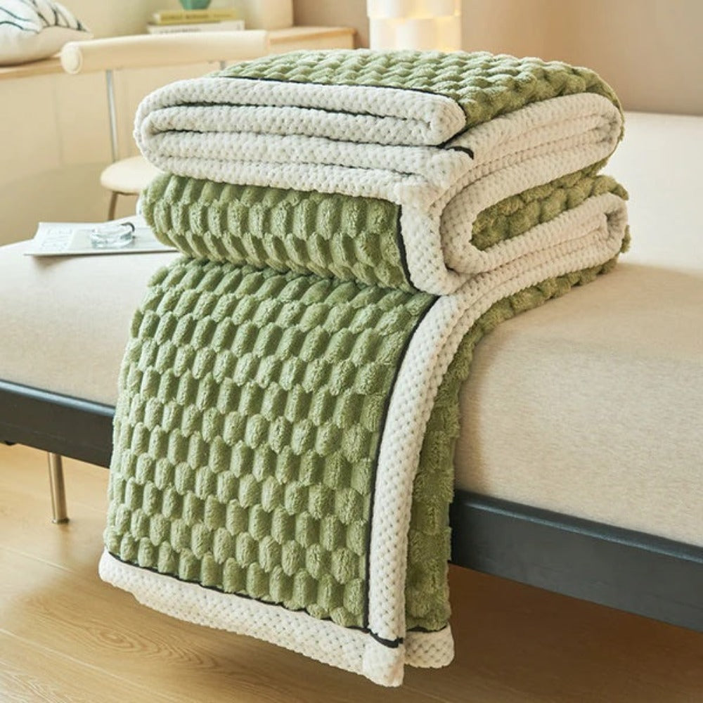 Textured pluche plaid met reliëfstippenpatroon – Lichtgewicht laag voor op de bank, stoel & het bed – Neutrale tint voor modern woonkamer- & slaapkamerinterieur | Thomler