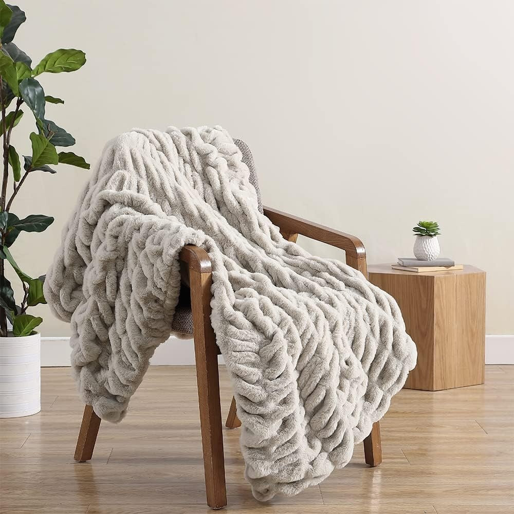 Double-Sided Plush Throw Blanket – Velvet Fleece & Faux Rabbit Fur for Sofas, Beds & Travel