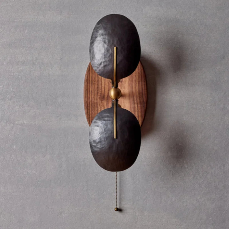 Wandleuchte aus Holz & Metall mit Zugschalter für Schlafzimmer, Flur & Büro | Kompakte Arbeitsleuchte | 50,8 cm Wandleuchte in Schwarz | Thomler