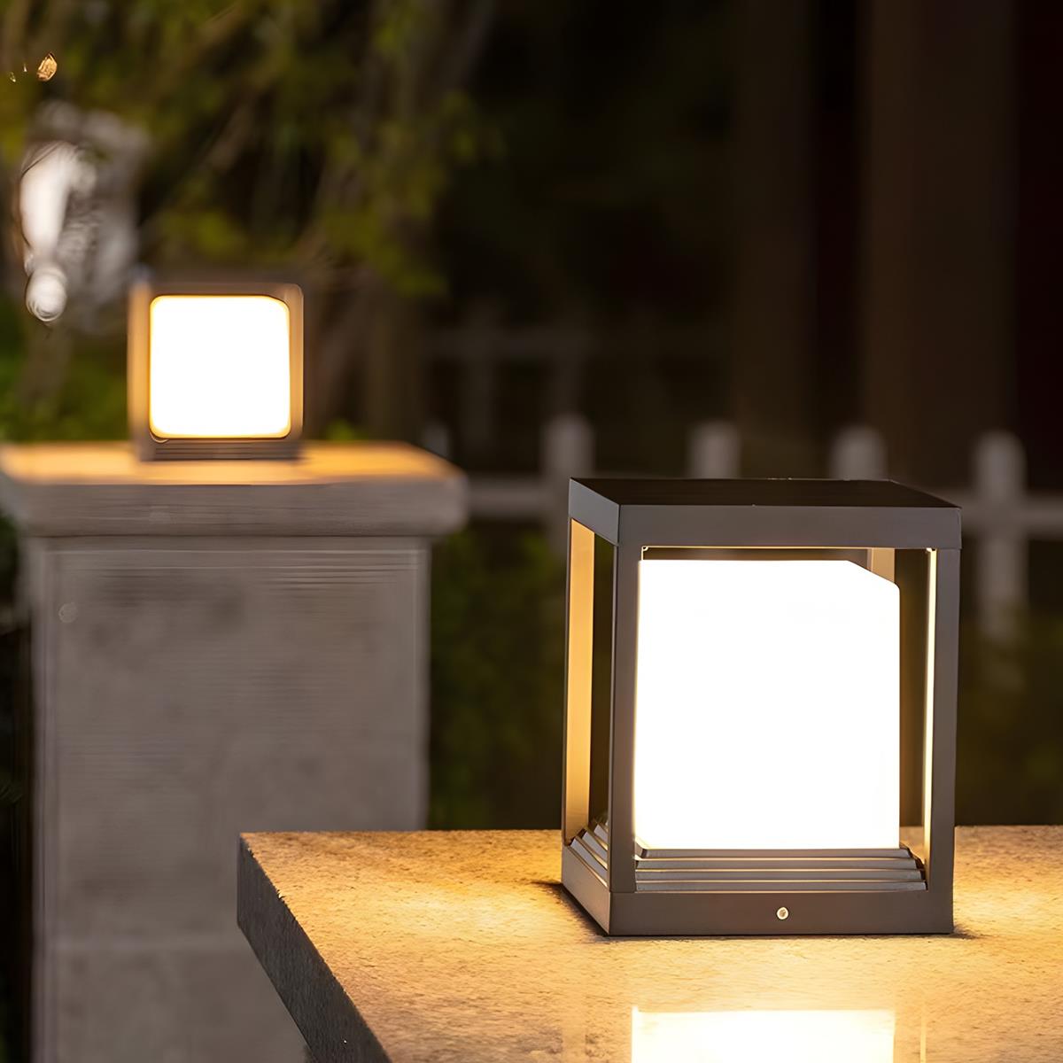 Quadratische Pfostenkappe mit LED-Leuchte, mattschwarz, Aluminium, solarbetrieben oder fest verdrahtet, für Außenwege, Zaunpfosten, Tore, Terrasse, Garten | Thomler