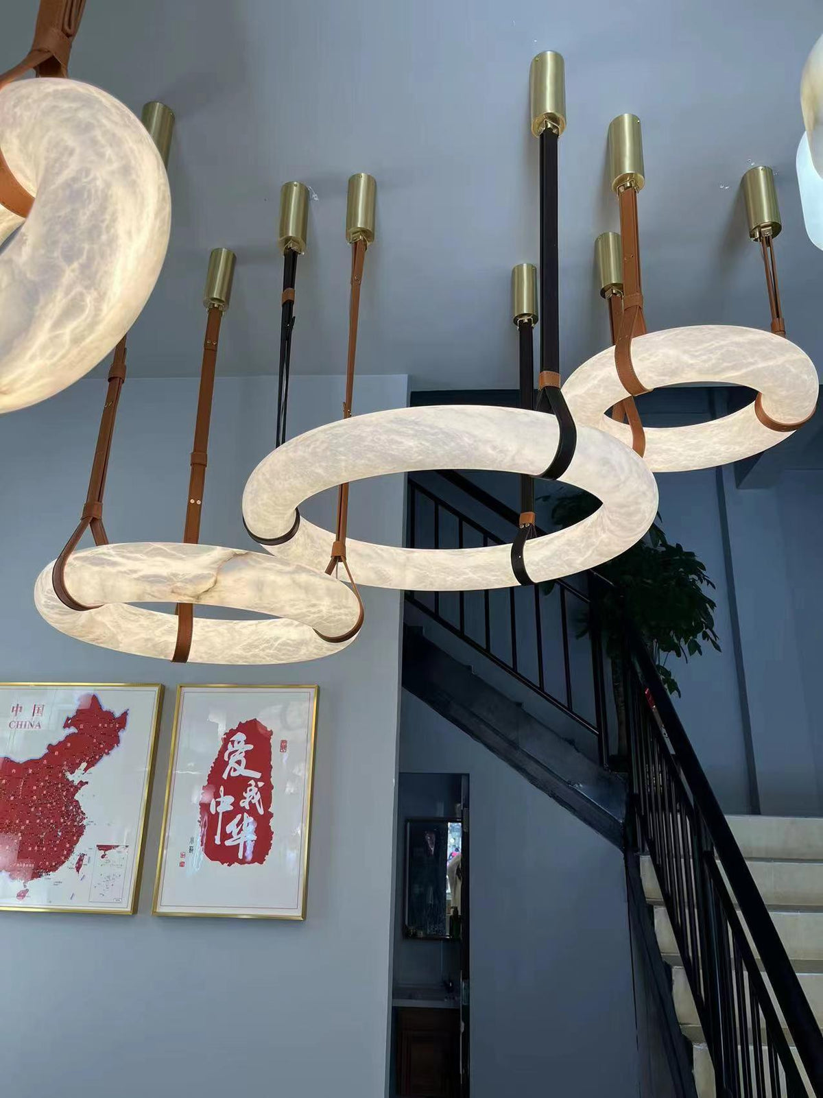 LED-Ring-Deckenleuchte aus Alabaster – Verstellbarer Halo-Kronleuchter für offene Essbereiche, große Wohnräume & Gastronomie – 120 cm Kreis-Hängeleuchte | Thomler