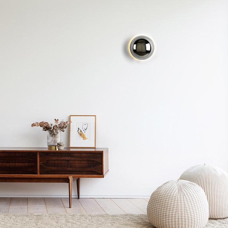 Sphärische Glas-Wandleuchte mit Eisenakzent – LED-Ambientebeleuchtung für Eingangsbereich, Schlaf- und Wohnzimmer – moderne, minimalistische Wohnraumleuchte | Thomler
