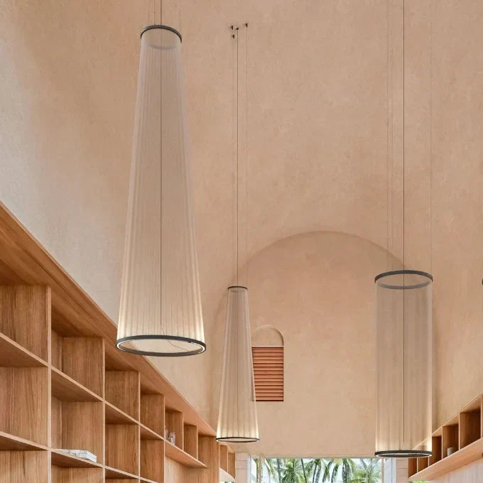 Mehrschichtiger Stoffschirm-Kronleuchter mit integrierter LED für Esszimmer, Kücheninseln & hohe Decken | Moderner, mehrflammiger Pendelleuchter mit verstellbarem Kabel | Thomler