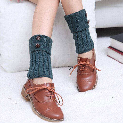 Gebreide beenwarmers met knoopdetail – Elastische kabelgebreide laarsmanchetten voor de winter